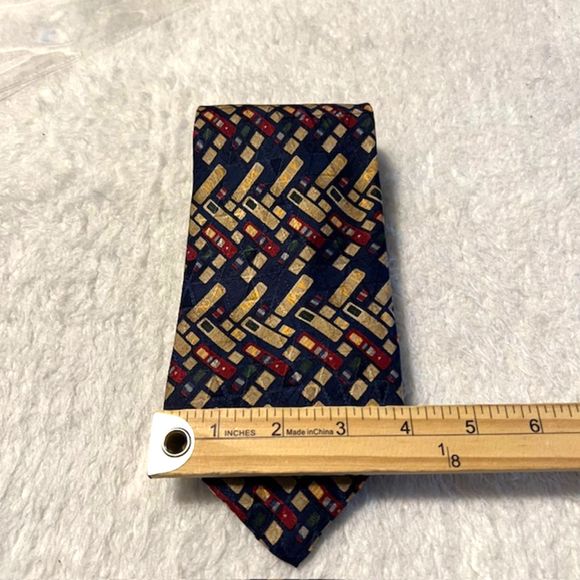 XMI Blue Red Gold Geometric Print Silk Necktie Hand Finished Tie USA - Picture 4 of 4